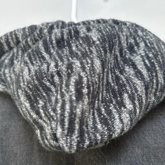 Stylish Black Denim Jacket with Hood - Picture 5 of 5